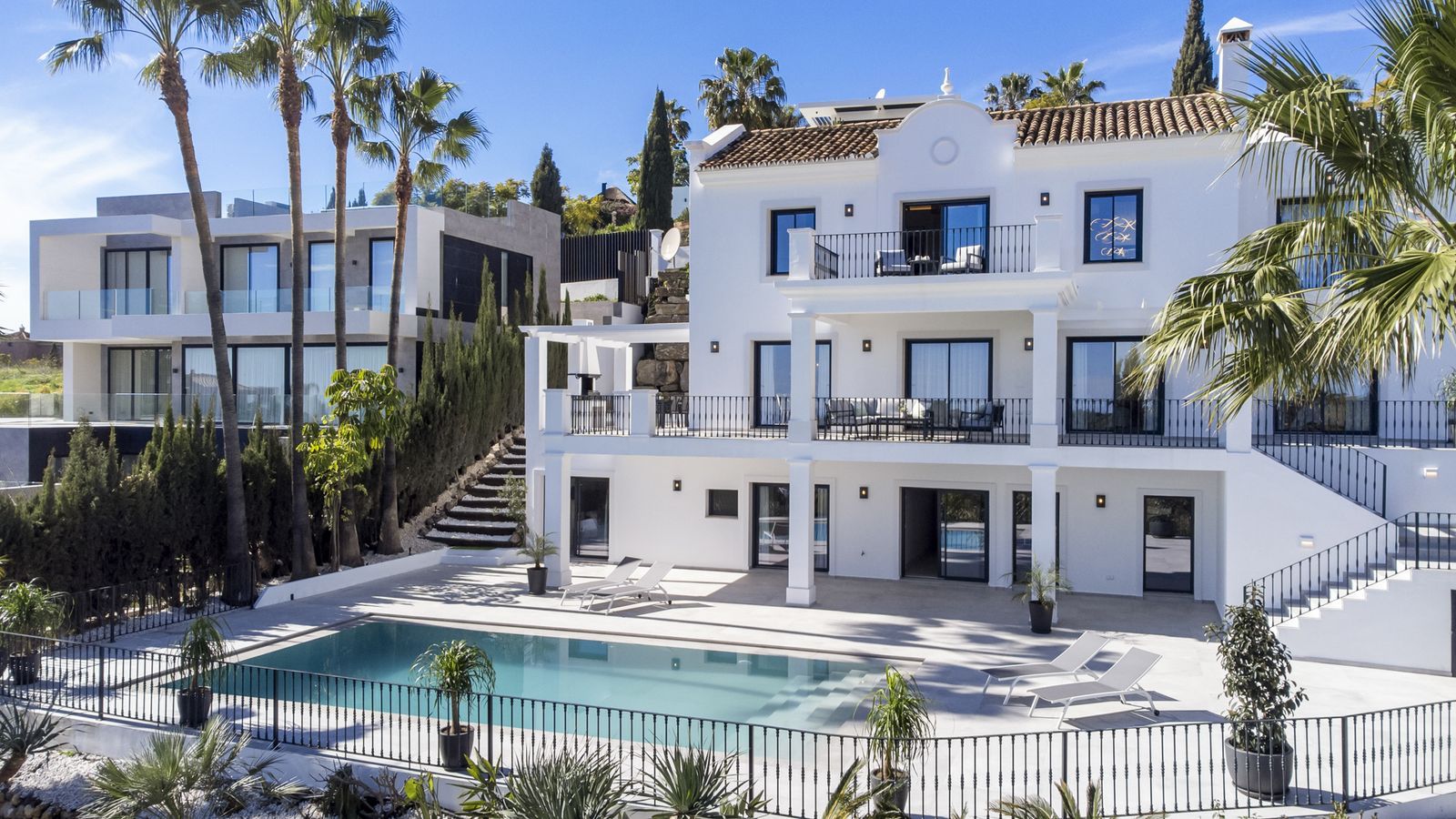 Sea-view villa in benahavis